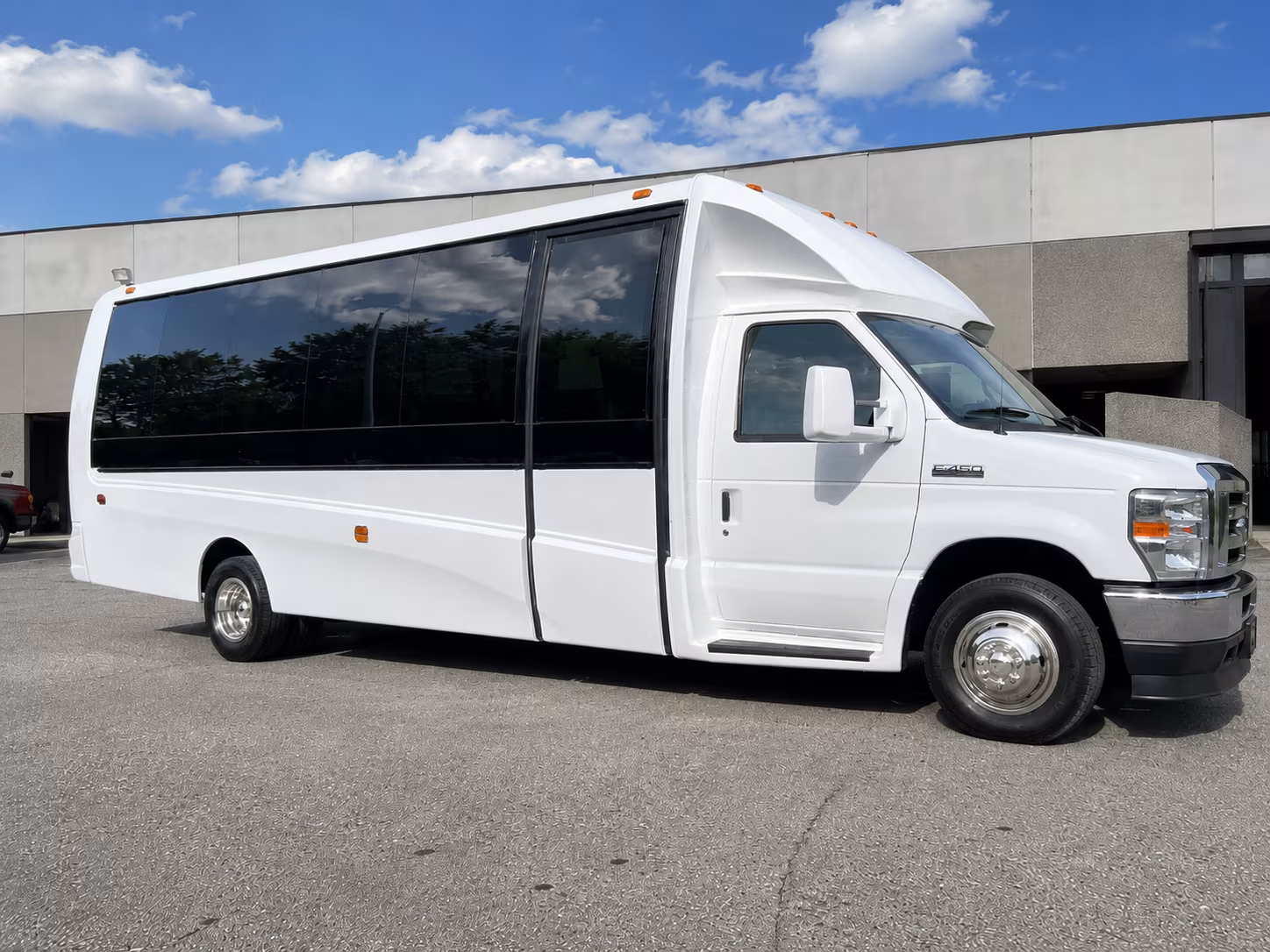concert bus rentals for groups headed to the acrisure arena and socal amphitheaters