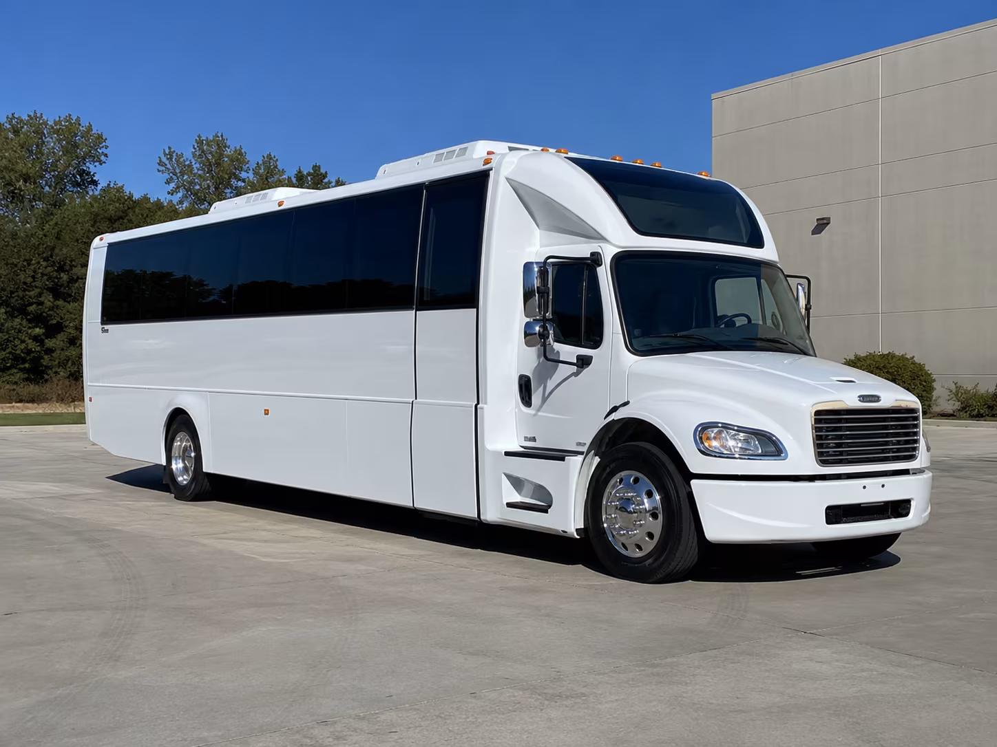 el monte 28 passenger party bus